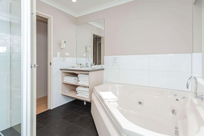 HotelAustralienWAAlbanyQuality Apartments Banksia Gardens Bad