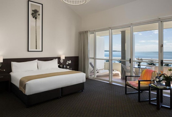 HotelAustralien QLDCairnsHoliday Inn Cairns Harbourside Zimmer