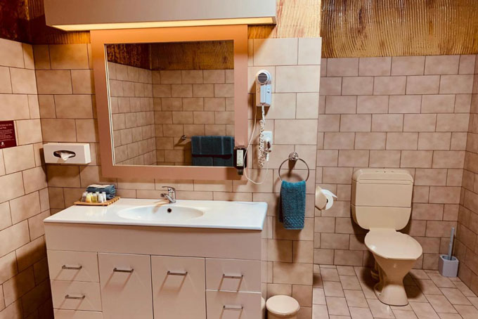 HotelAustralienSouth AustraliaDesert Cave Hotel Bad