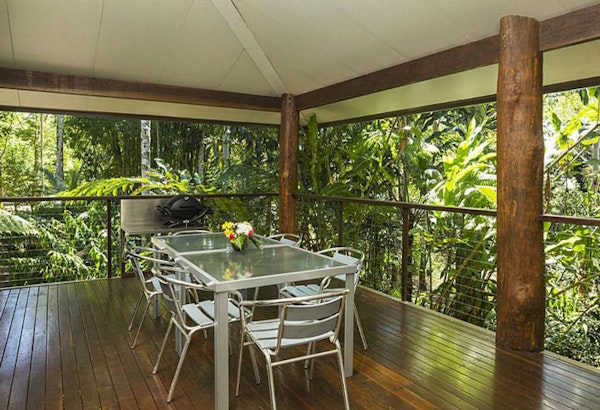 HotelAustralienQLDRose Gums Wilderness Retreat dining area