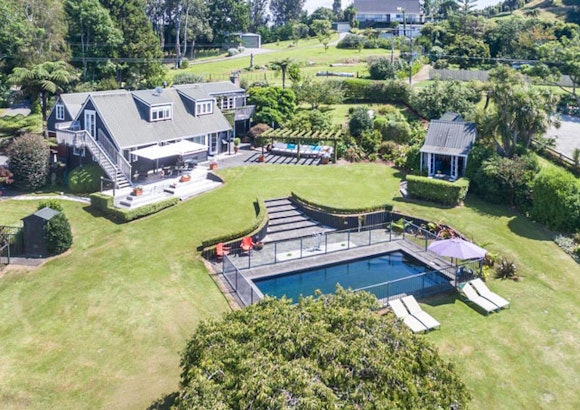 HotelNeuseelandCoromandelWhangamataBrenton Lodge von aussen