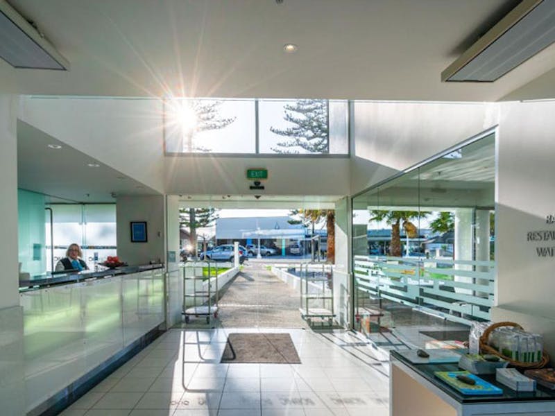 HotelNeuseelandHawkes BayNapierScenic Hotel Te Pania Rezeption