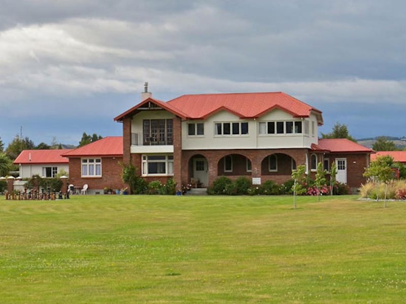 HotelNeuseelandFjordlandFjordland National ParkTa Anau Lodge von aussen