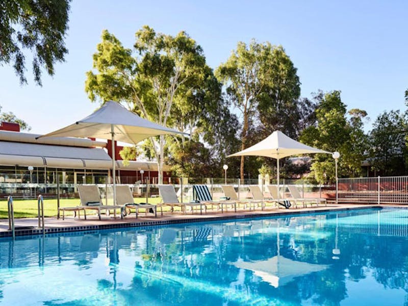 HoteLAustralienNTVoyages Desert Gardens Hotel Pool