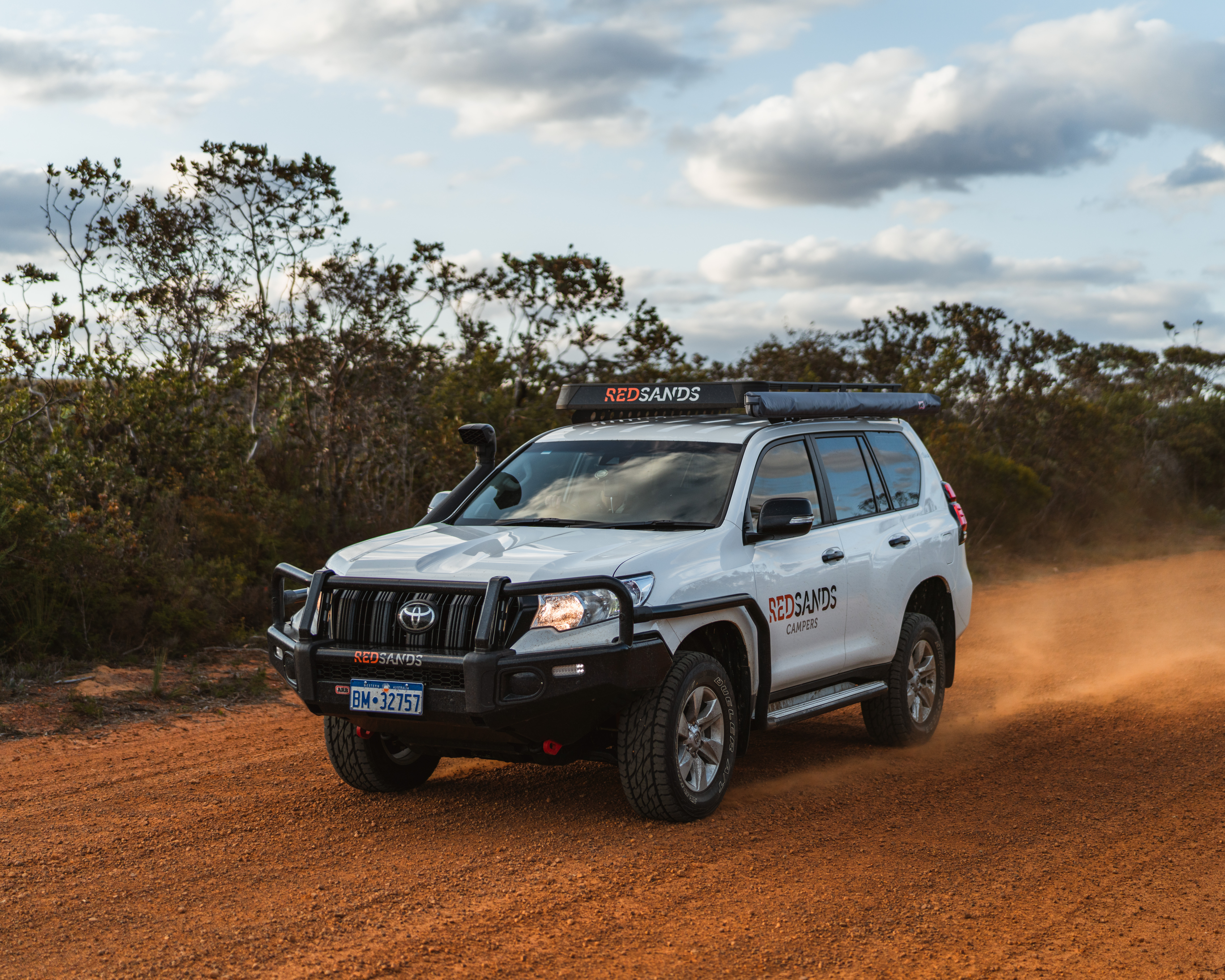 FahrzeugeRedSands CampersToyota Land Cruiser Prado 4WDCruising Photocredit Re