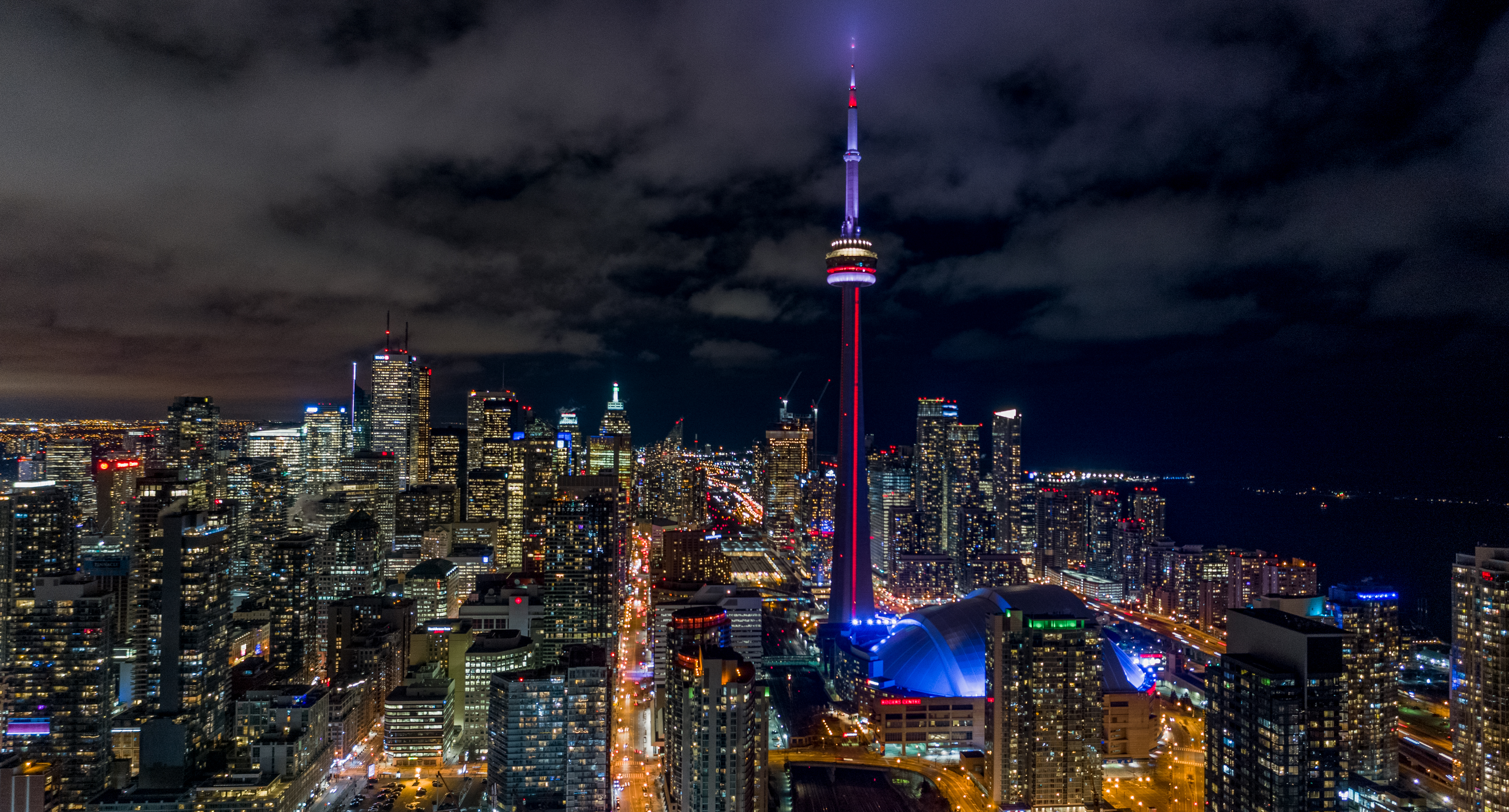HDOntarioTorontoSkyline bei Nacht