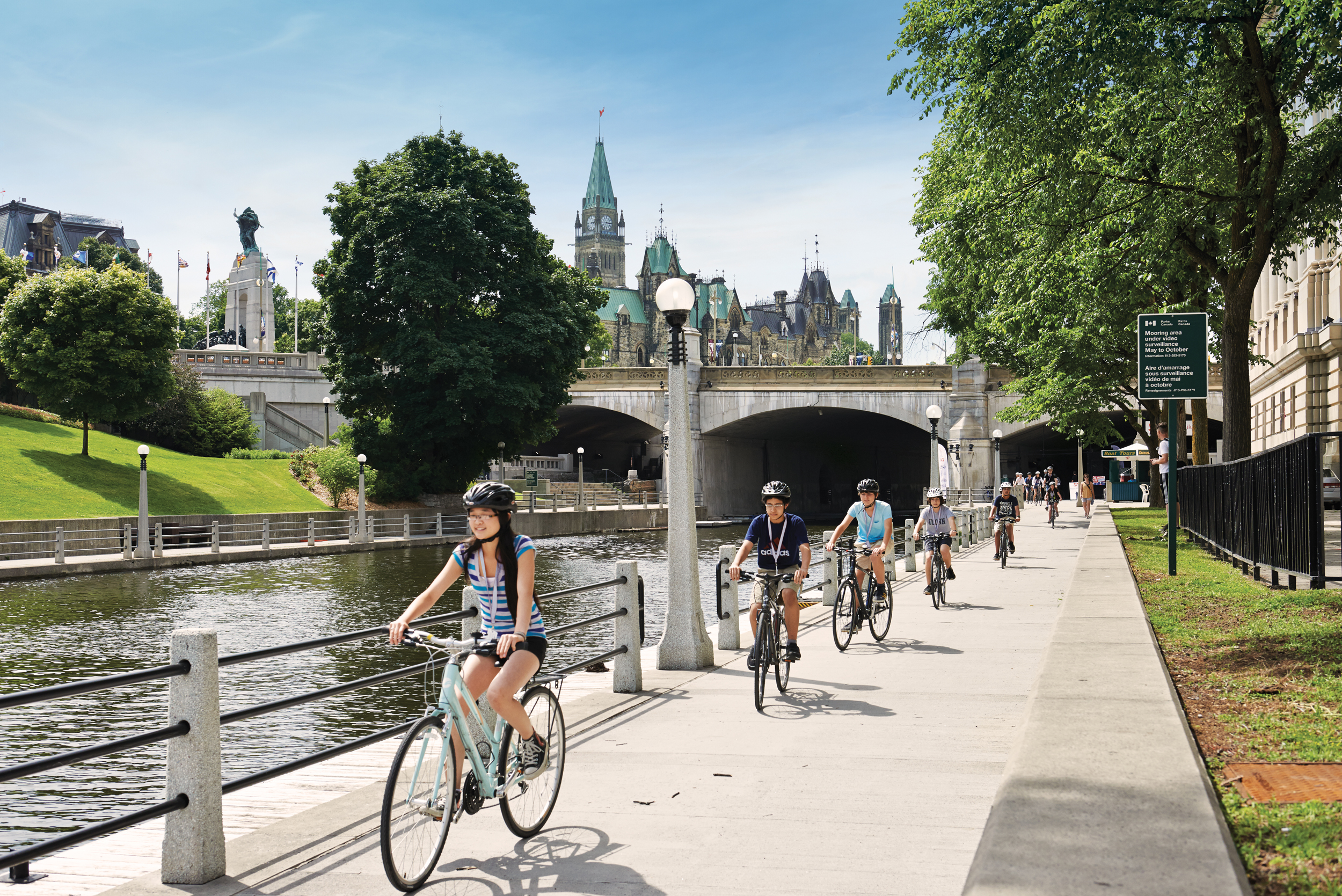 HDOntarioOttawaRideau Canal biking