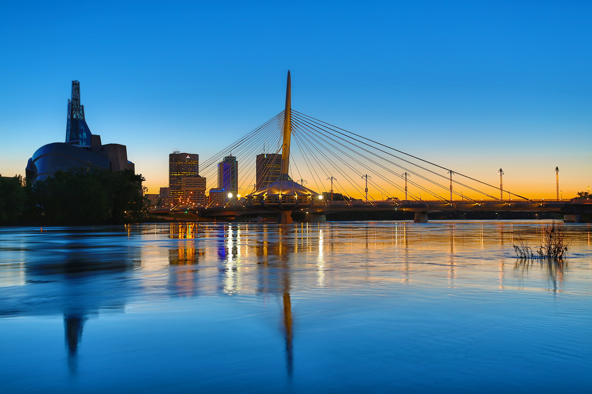 HDManitobaWinnipegEsplanade riel2