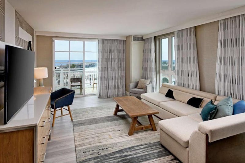 California Pismo Beach Inn at the Pier Suite Living Room