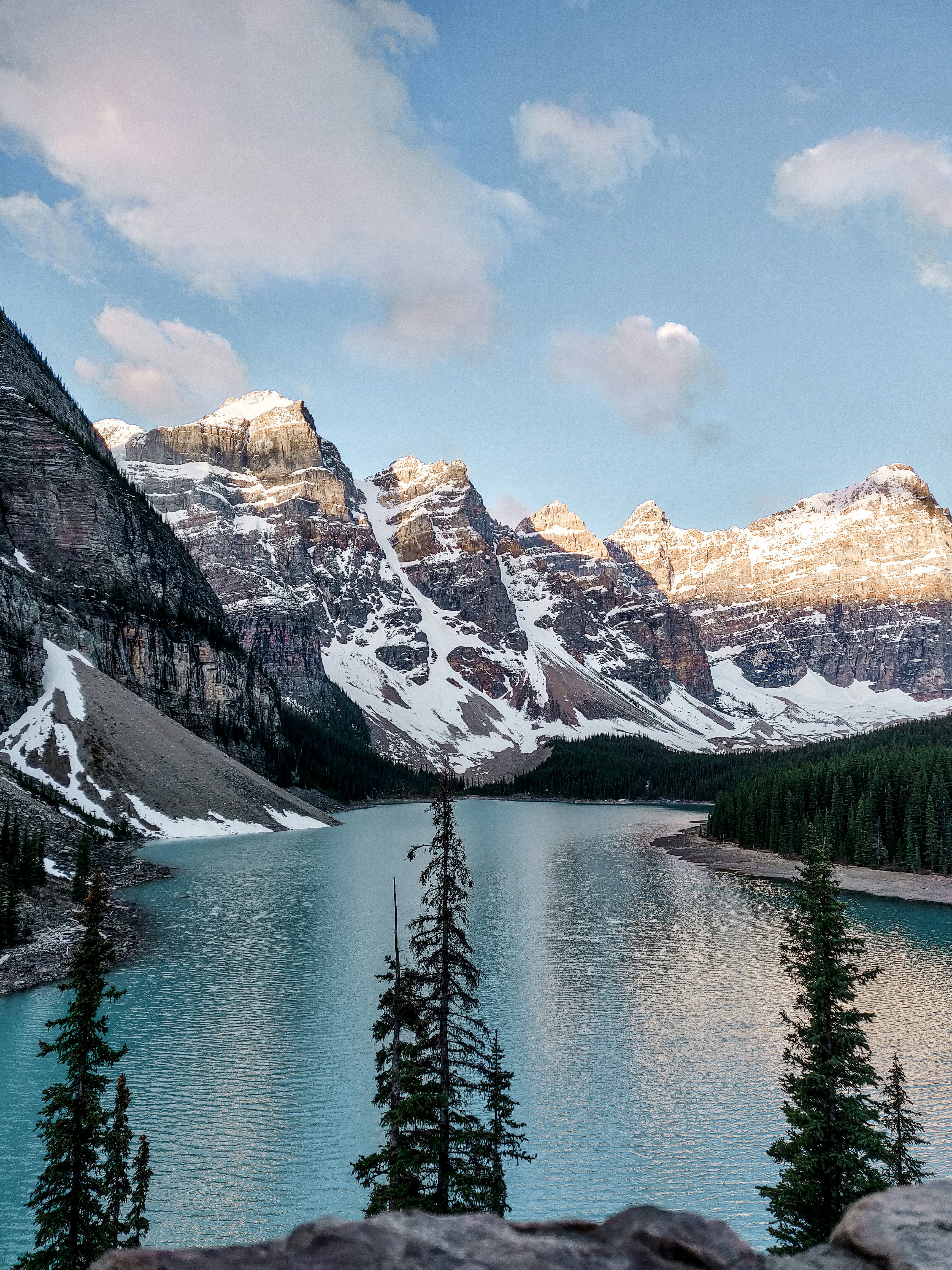HDAlbertaBanffmoraine lake bank2