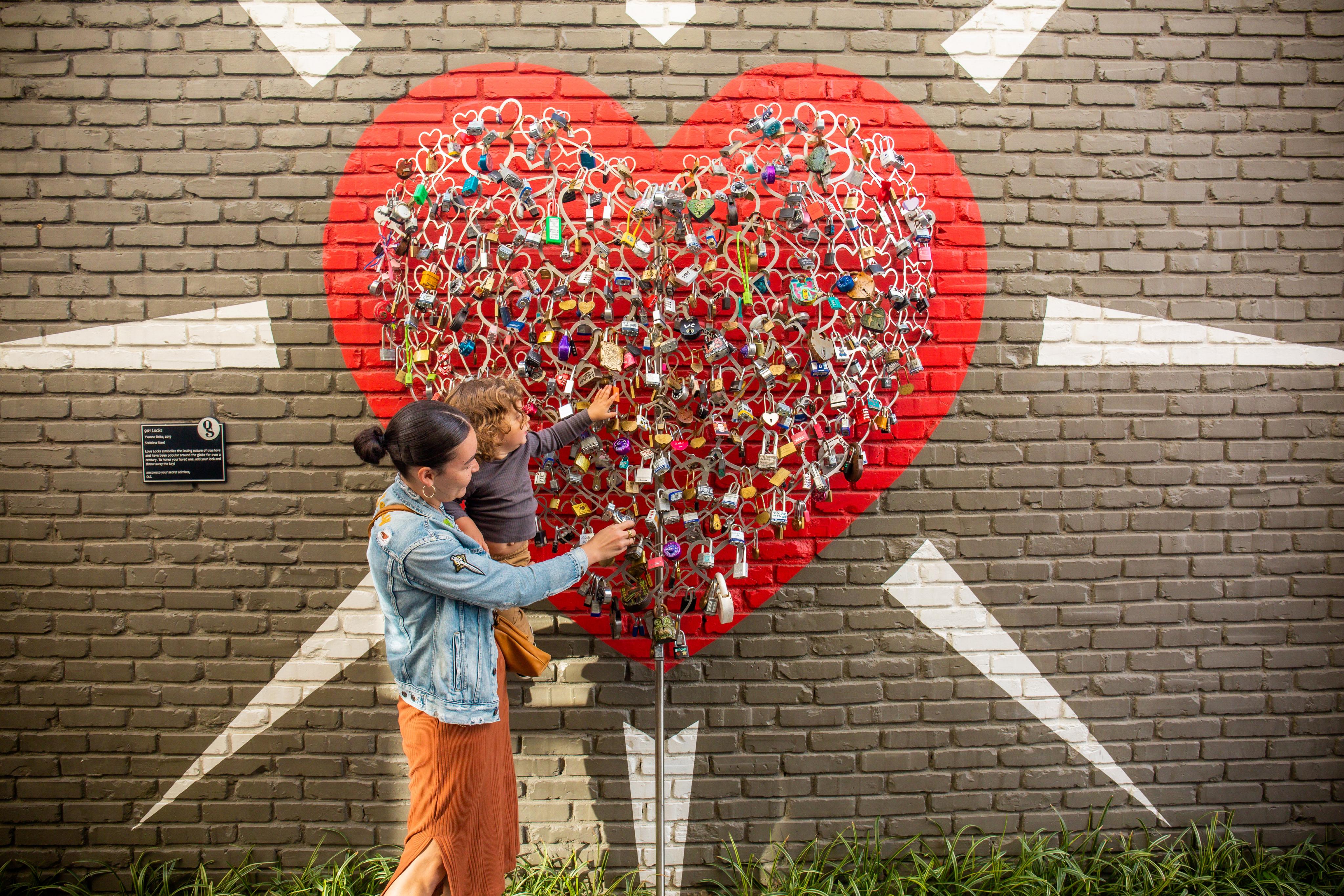 HDTennesseeMemphisHeart Love Lock Mural Alex Shansky