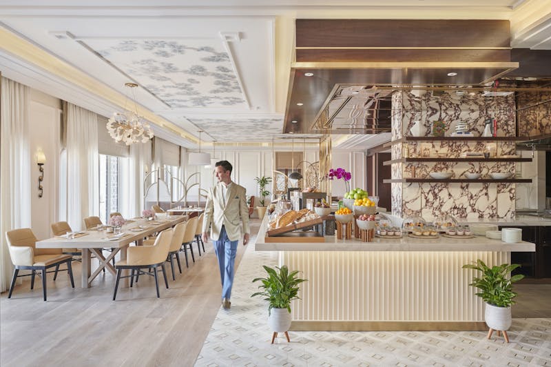 HDHotelAbu DhabiEmirates PalaceThe EP Club with host