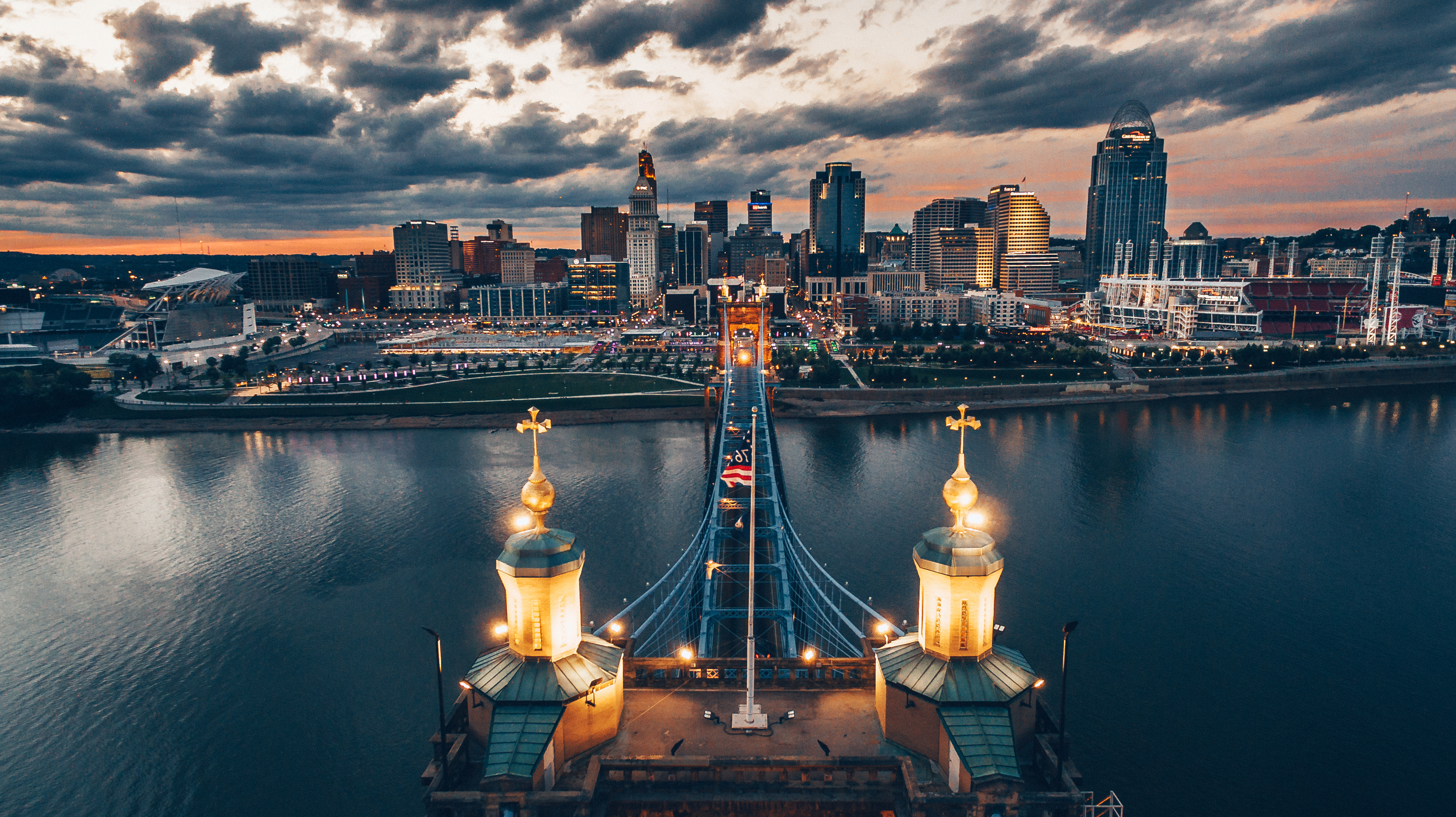 HDOhioCincy RegionCincinnati Skyline Nighttime Above Roebling