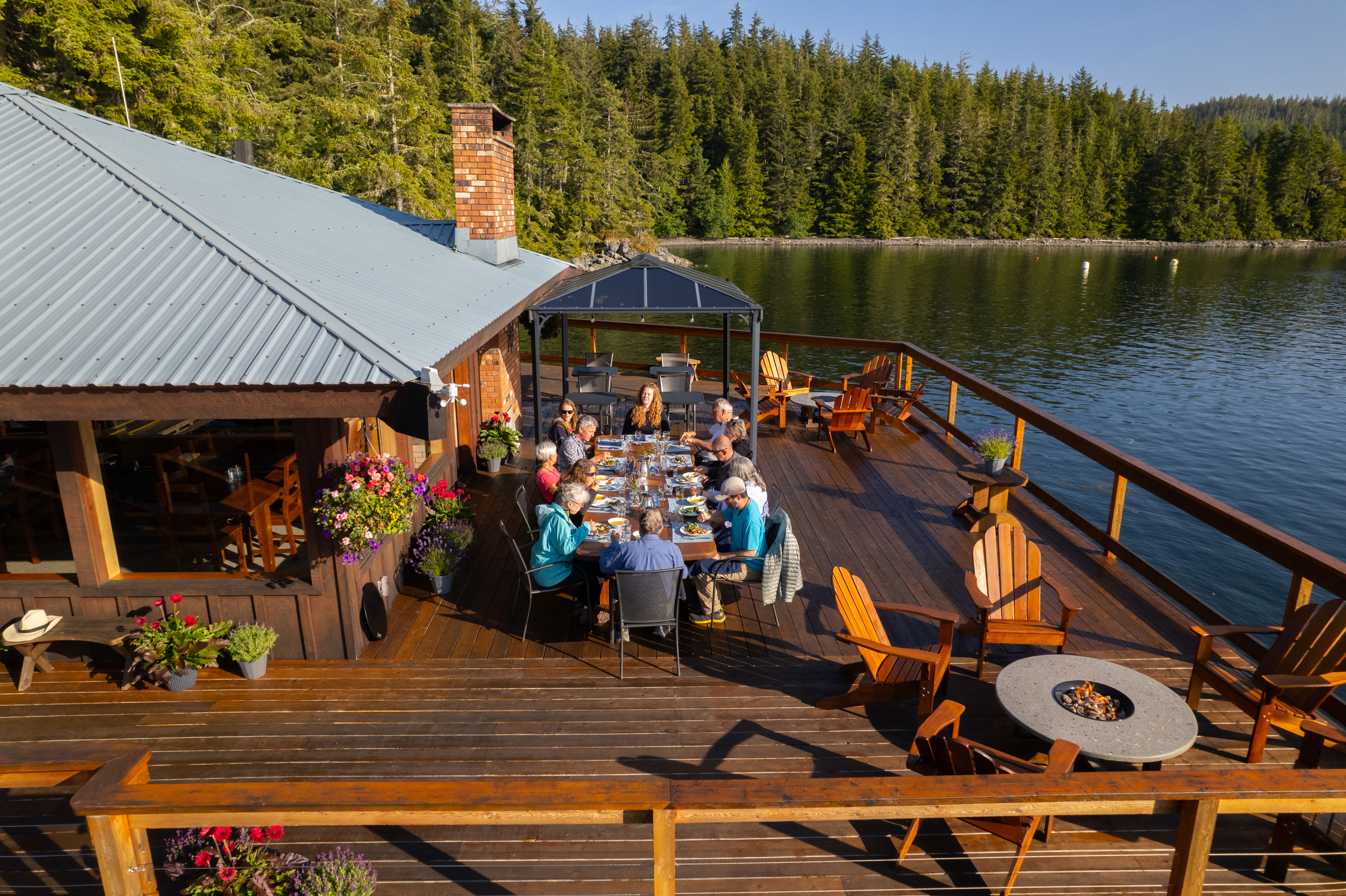 HDHotelBritish ColumbiaFarewell HarborDining on Deck