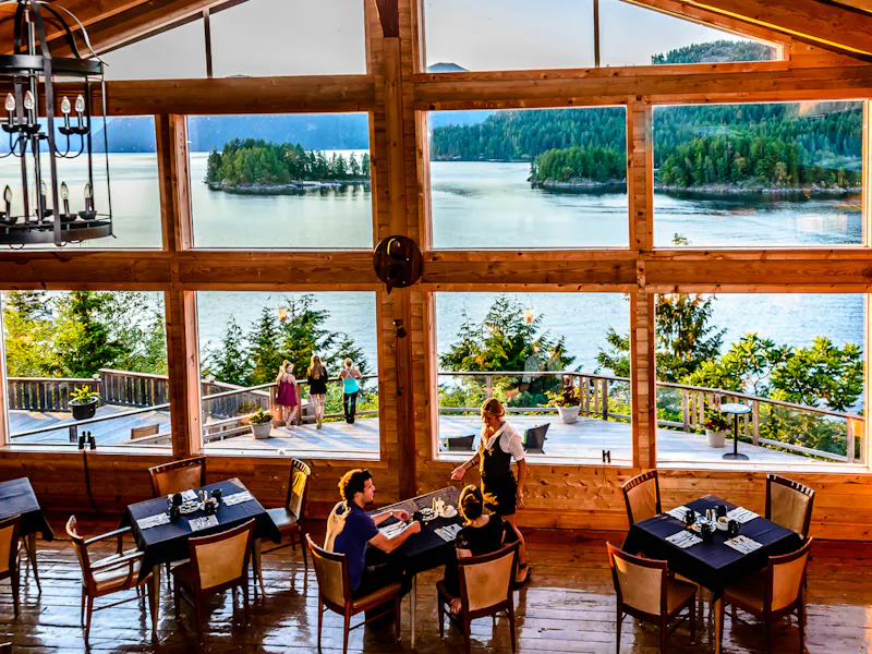 HDHotelBritish ColumbiaWest Coast Wilderness LodgeRestaurant