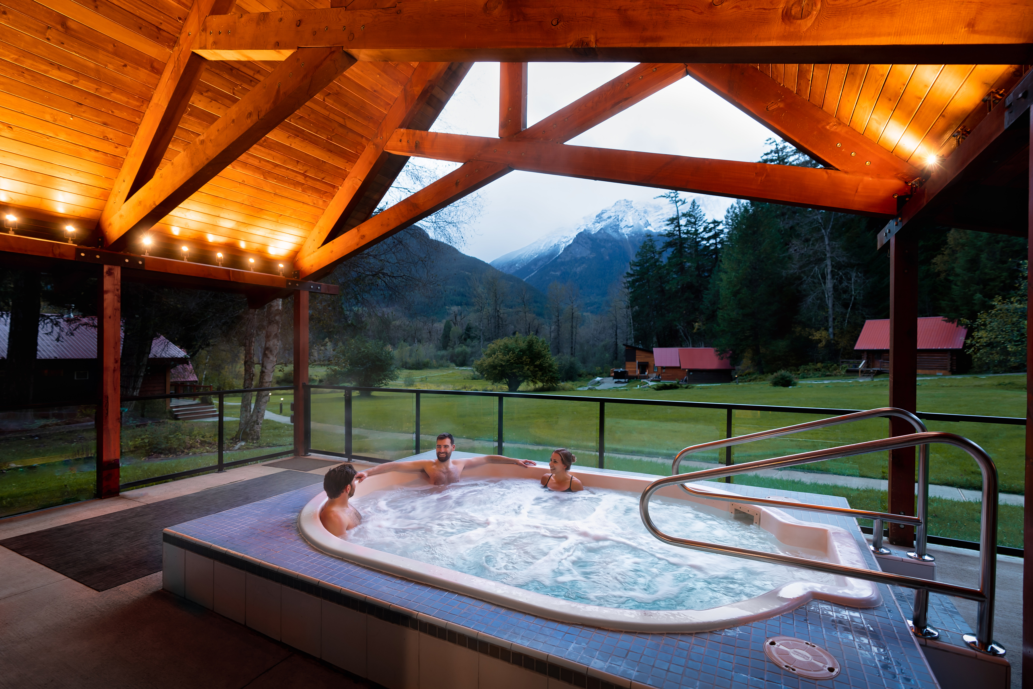 HDBritish ColumbiaTweedsmuir Park LodgeJacuzzi creditJesajaClass