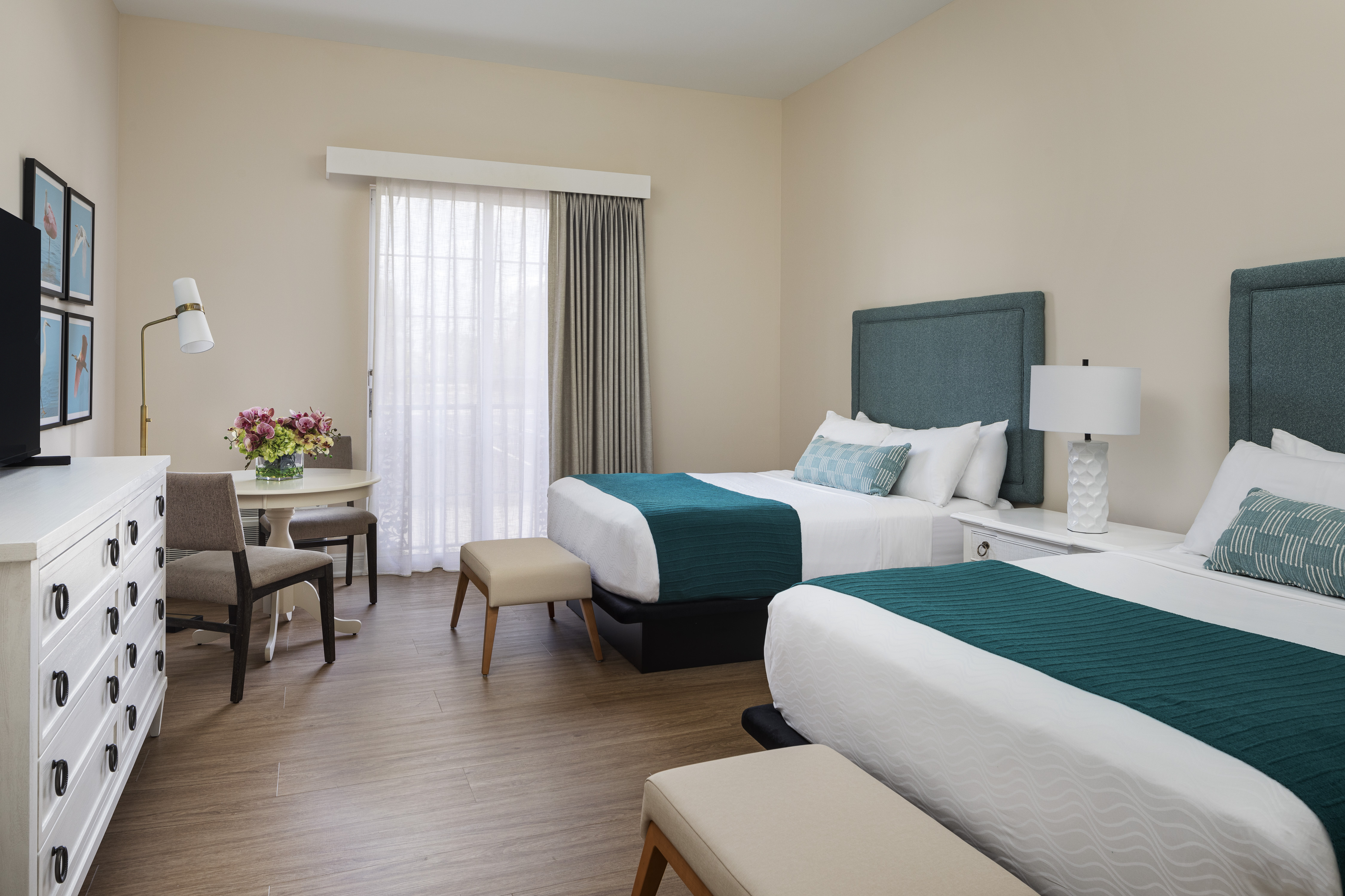 Zimmer mit zwei Queensize-Betten