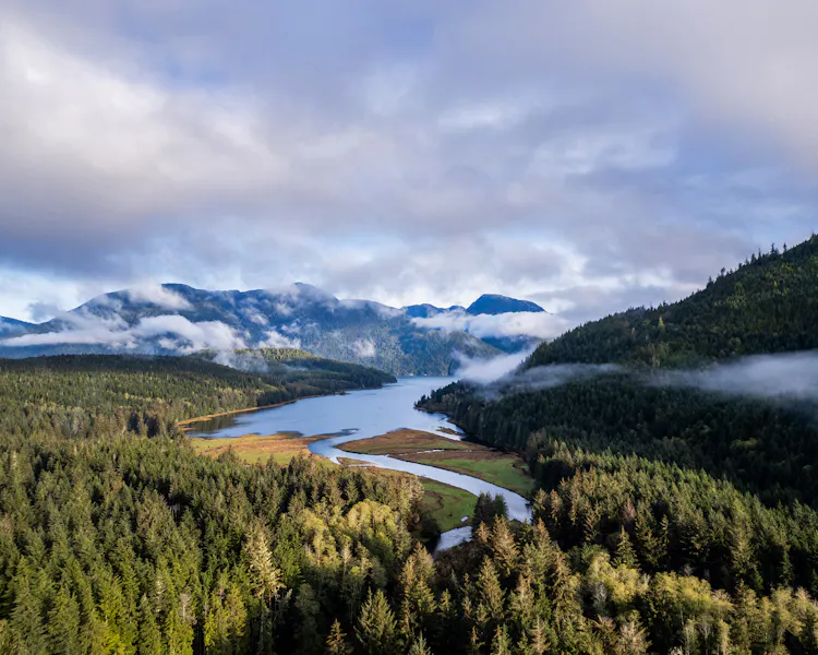 HDBritish ColumbiaKnight Inlet LodgeLandschaft 1