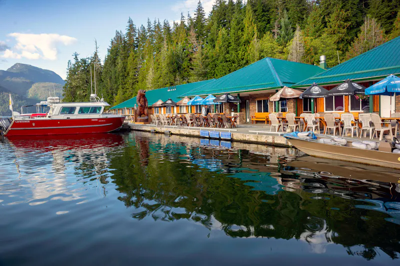 HDBritish ColumbiaKnight Inlet LodgeLodge von aussen