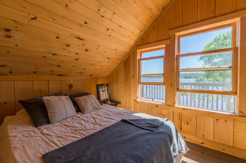 HDOntarioVoyageurQuestPrivate IslandBedroom