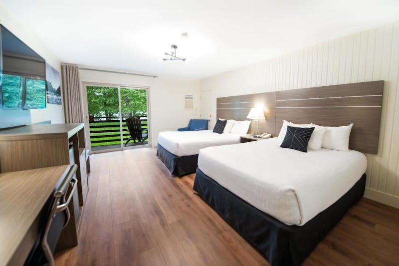 HotelAlbertaWatertonBayshore Inn Resort Spa Zimmer