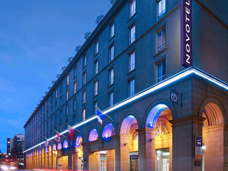 HotelOntarioThe Novotel Toronto Centre Aussenansicht