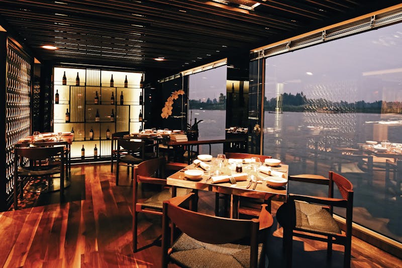 HDScenic RiverSouth East AsiaRestaurants BarsScenic Spirit Crystal Dining