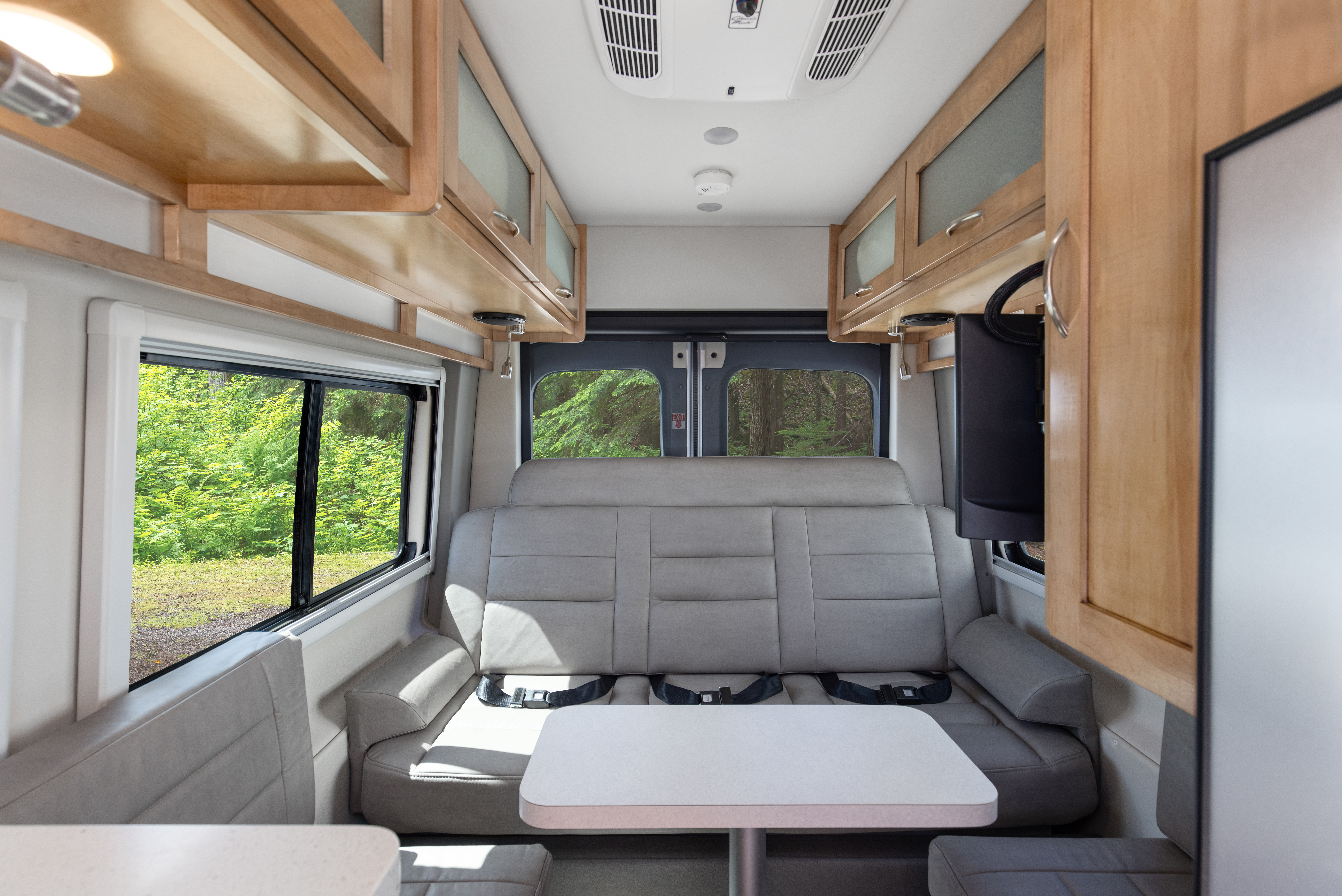 HDFahrzeugeCanadreamDVCDeluxe Van Camper DVC interior 007