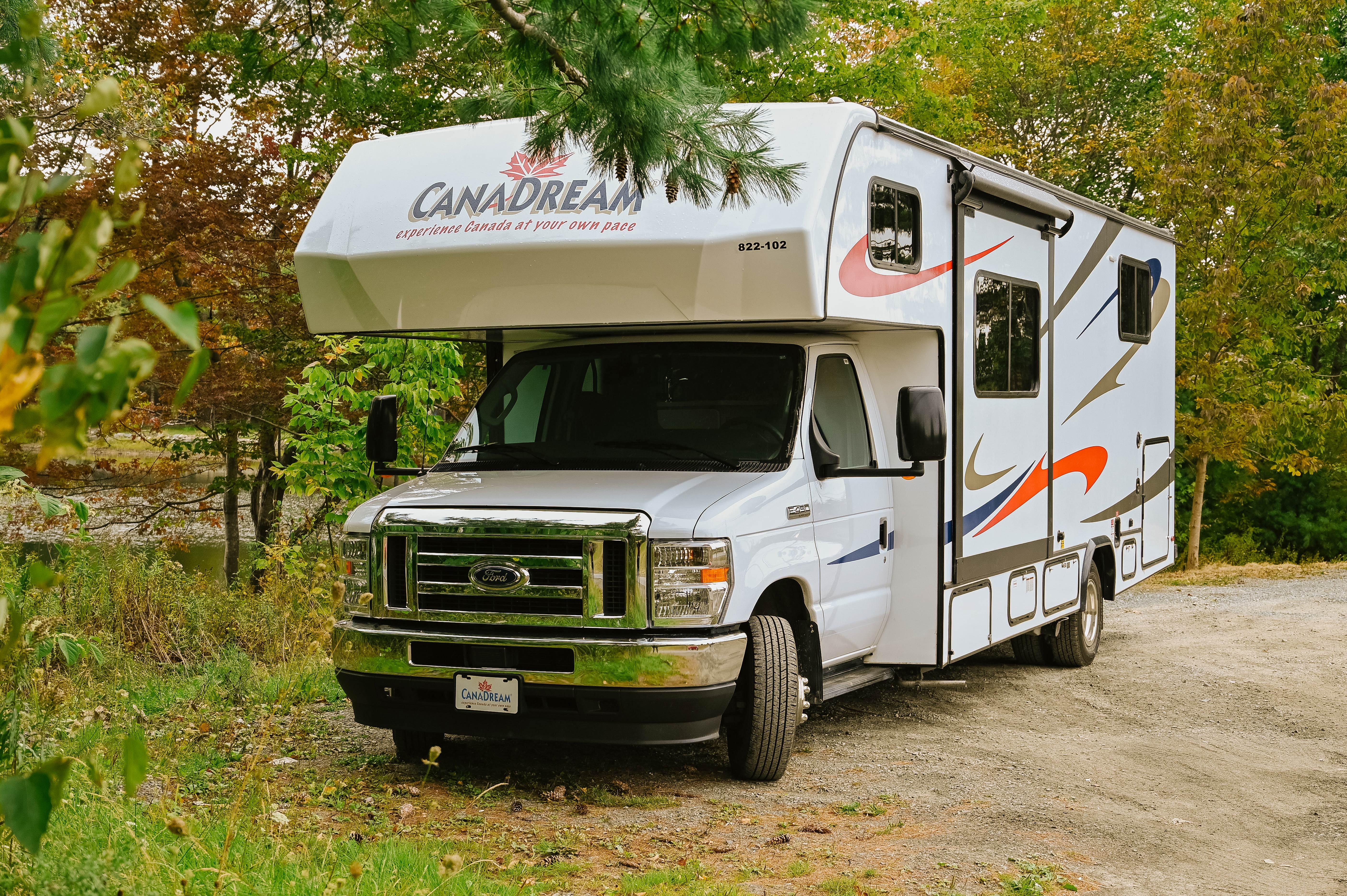 HDFahrzeugeCanadreamMHAMaxi Motorhome MHA Exterior Product Autumn Campsite