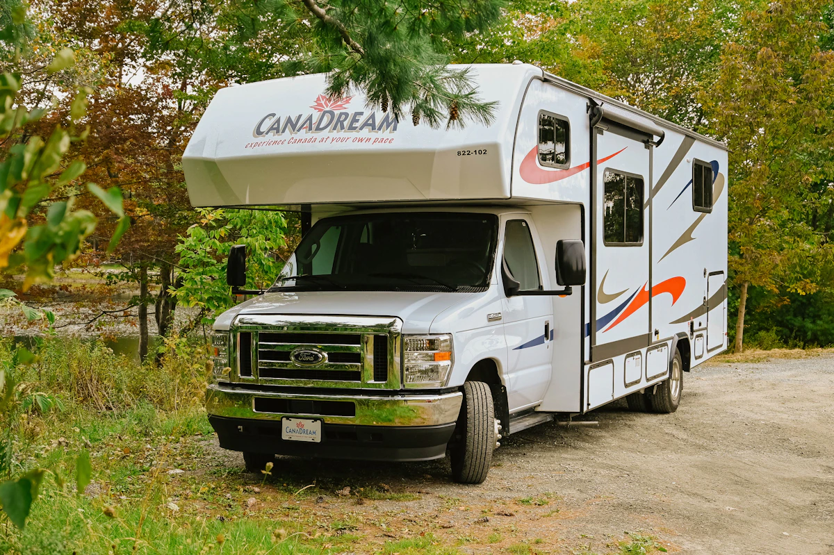 HDFahrzeugeCanadreamMHAMaxi Motorhome MHA Exterior Product Autumn Campsite