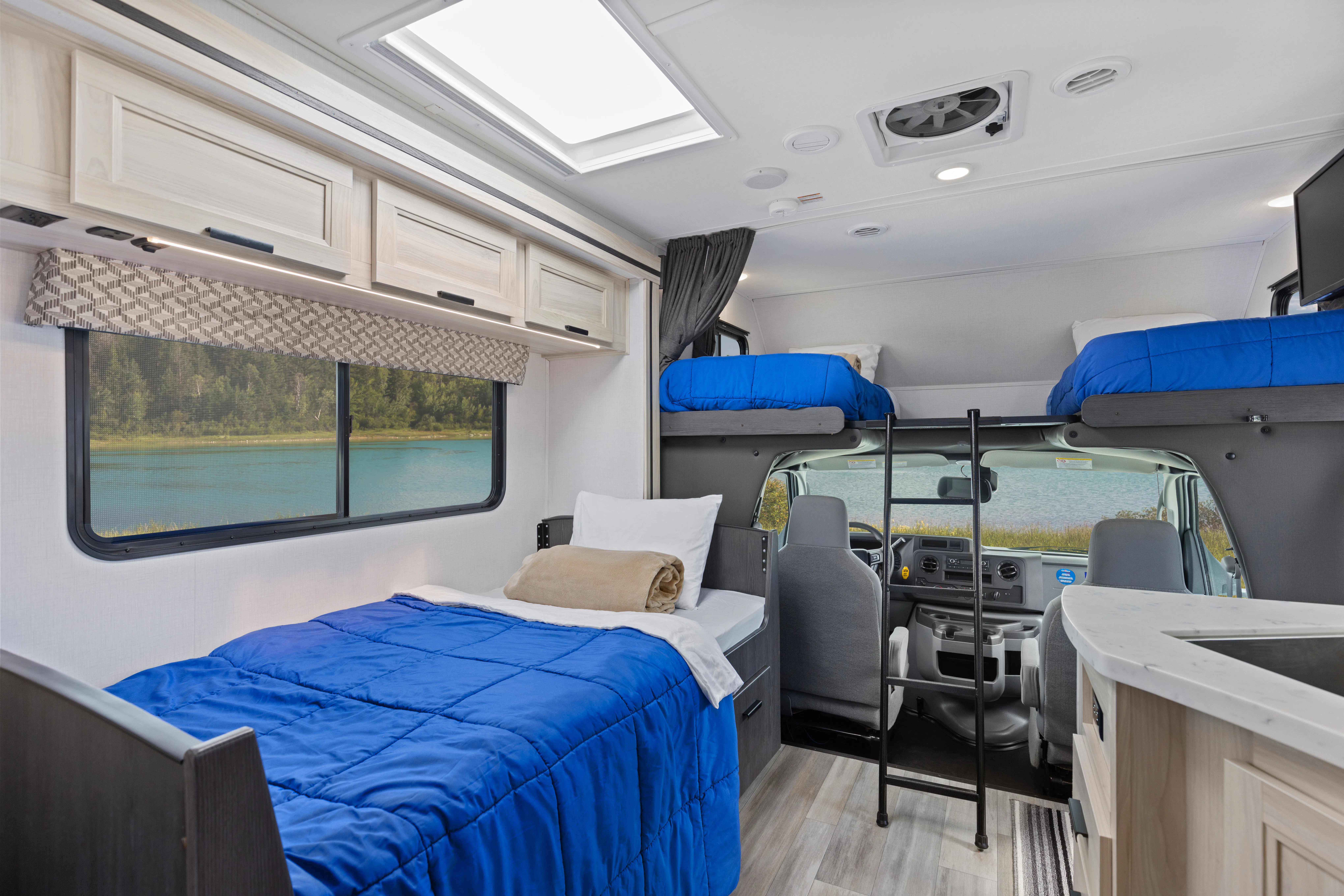 HDFahrzeugeCanadreamMHBMidi Motorhome MHB Interior 009