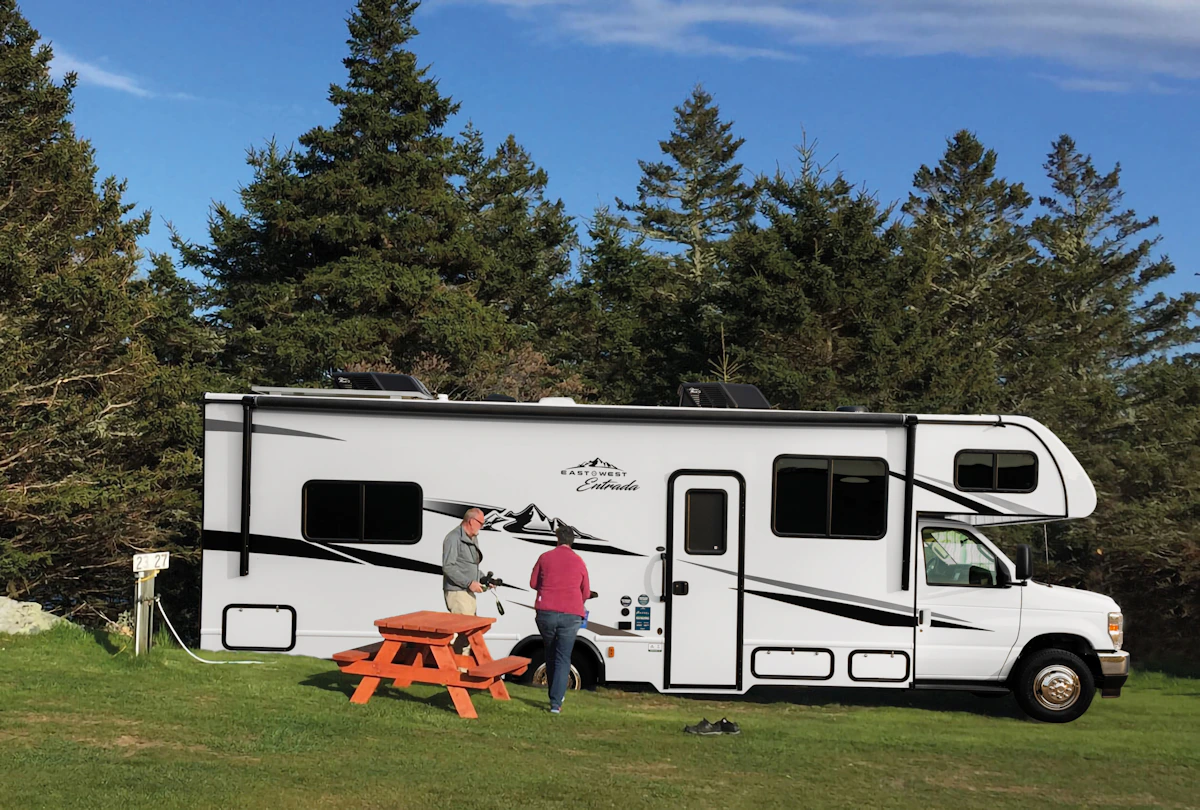 HDFahrzeugeCanadreamMHLExterior Alberta Campsite
