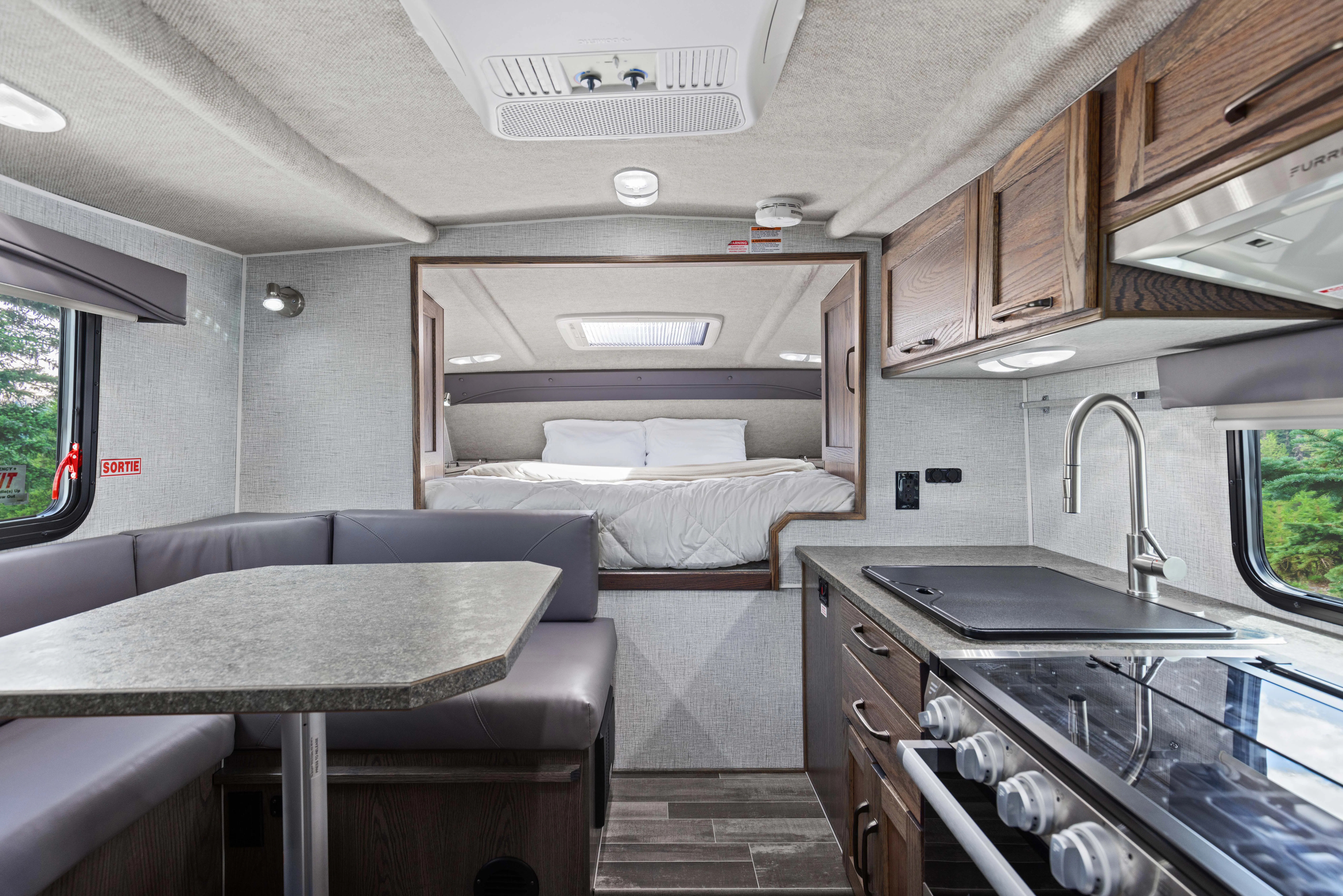 HDFahrzeugeCanadreamTCAMaxi Travel Camper TCA Interior 005