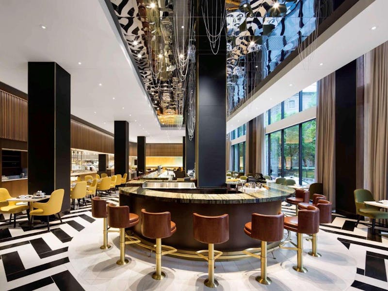 HotelQuebecFairmont The Queen Elizabeth Bar