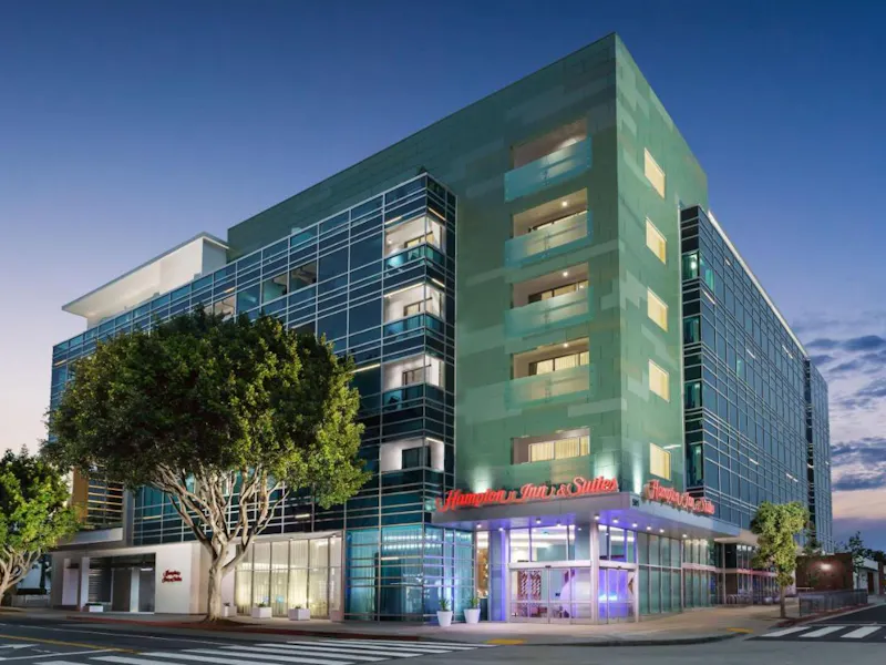 HotelCaliforniaHampton Inn Suites Santa Monica Aussen