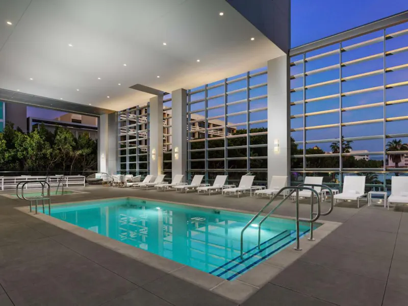 HotelCaliforniaHampton Inn Suites Santa Monica Pool