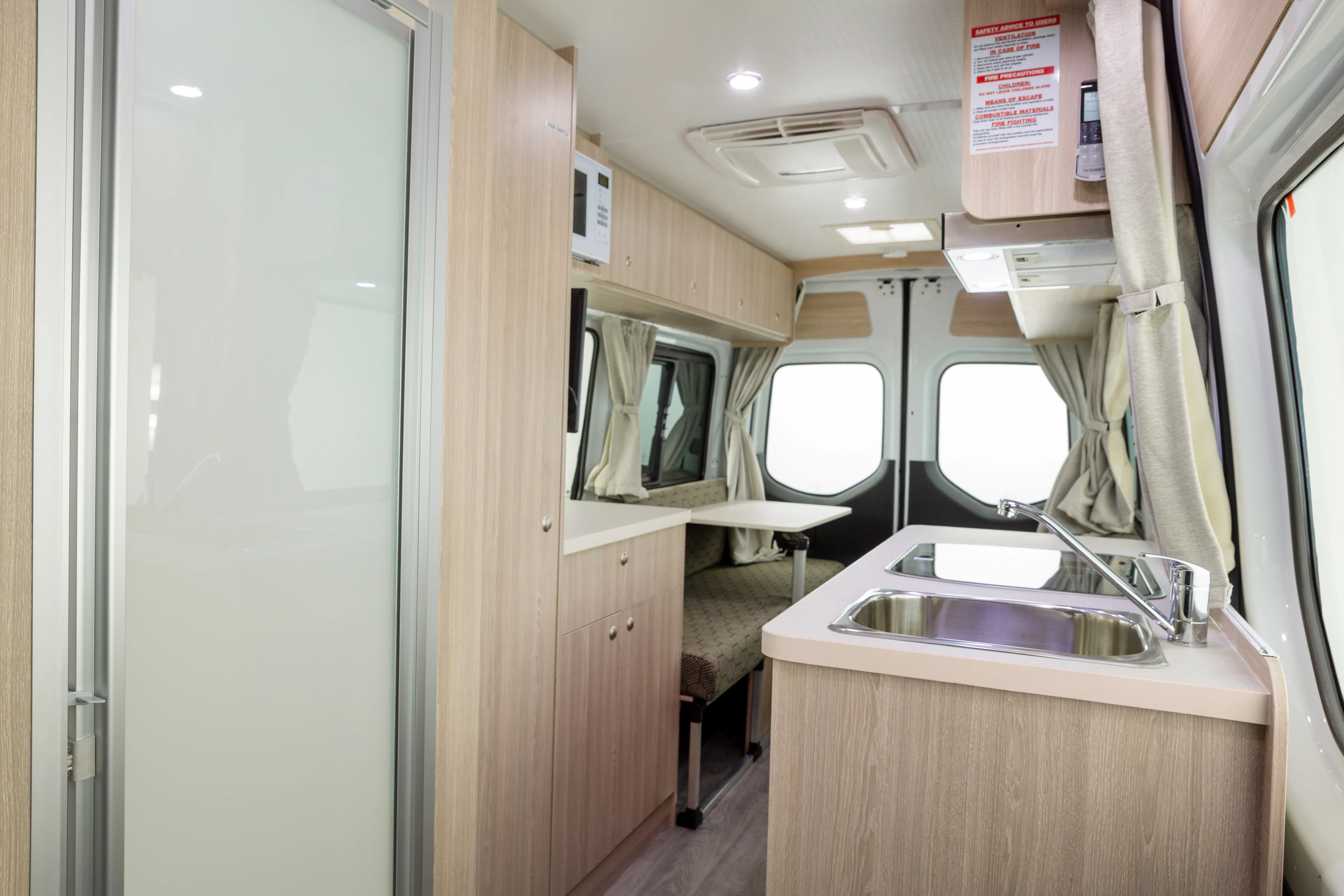 HDFahrzeugeMighty AUSDeuceMightyDeuce 2 Berth Internal 1892