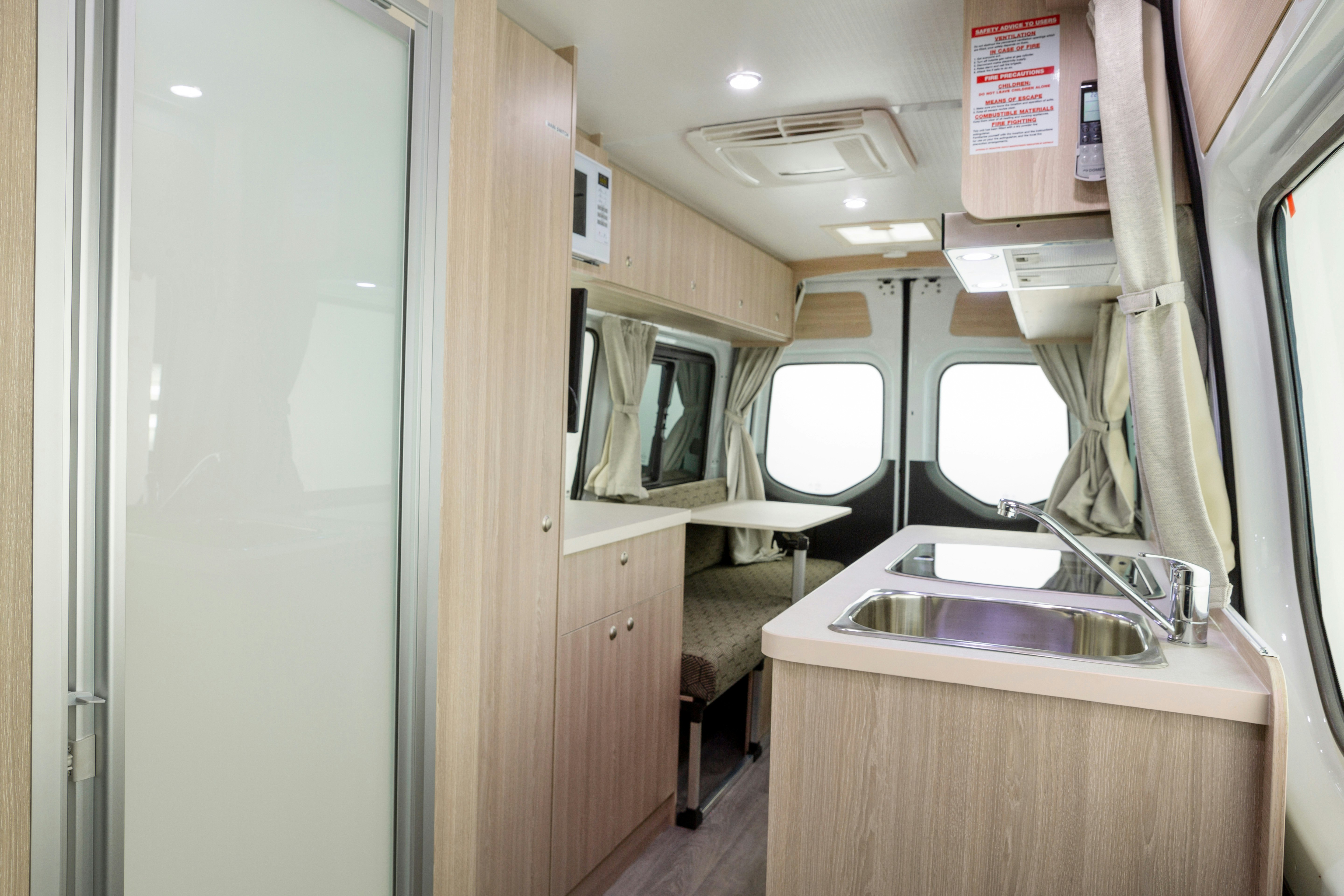 HDFahrzeugeMighty AUSDeuceMightyDeuce 2 Berth Internal 1892