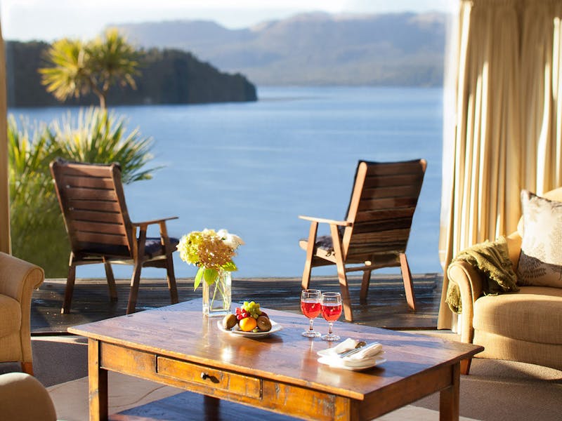 HDHotelNeuseelandSolitaire Lodge Lake TaraweraTerasse