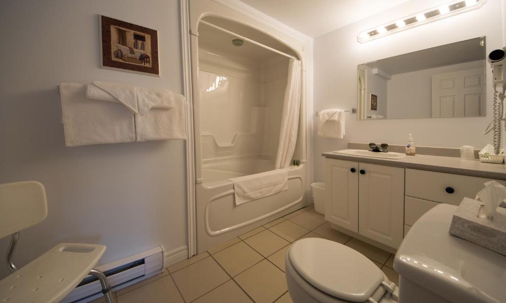 HotelKanadaLAuberge Doucet Inn Bad