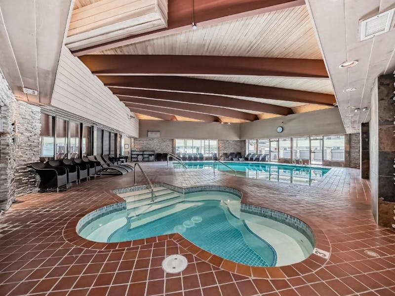 HotelKanadaJasper Inn Suites by INNHotels Pool