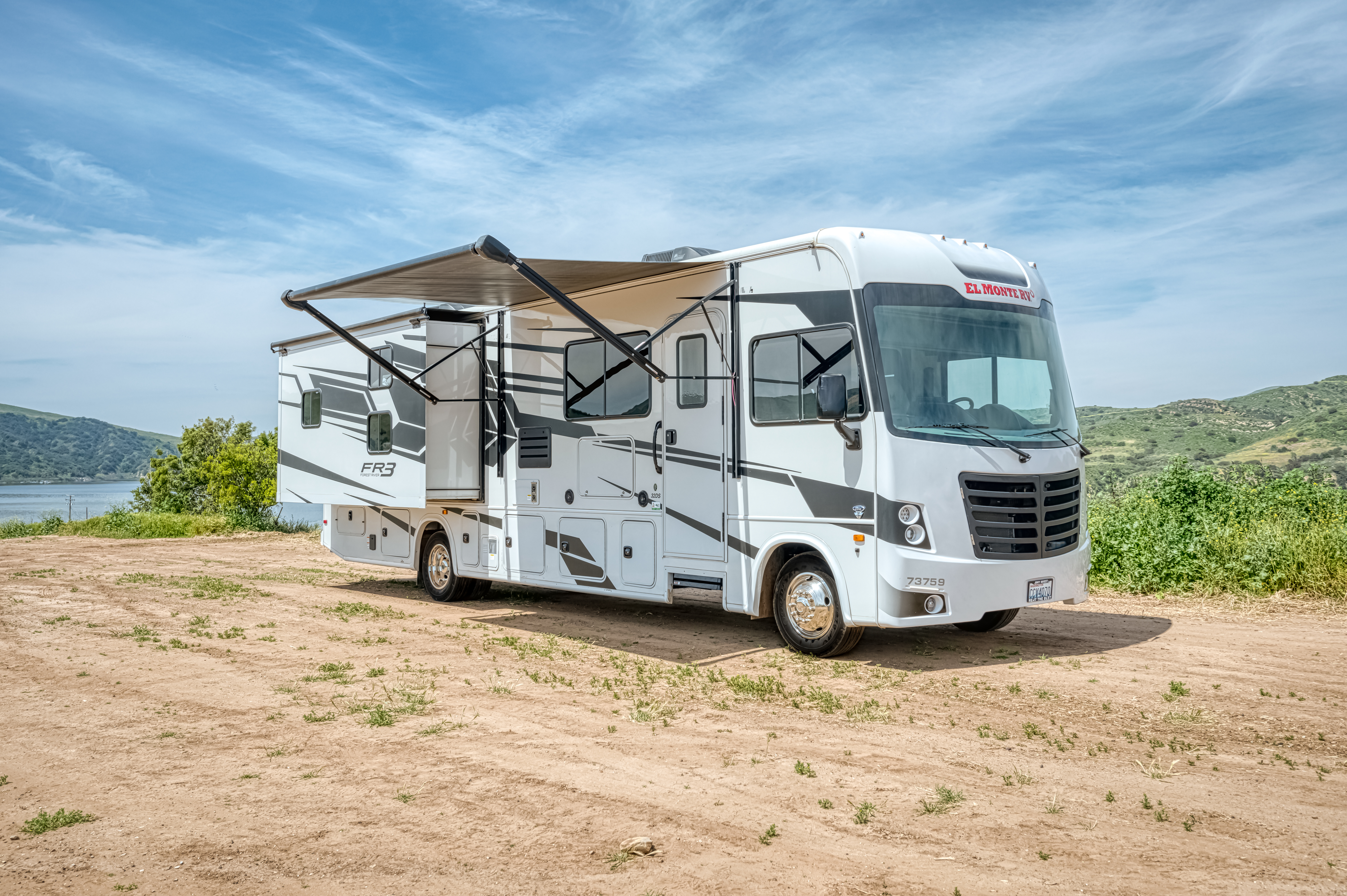 FahrzeugeElMonteAFamilySleeperaussen Landschaft2