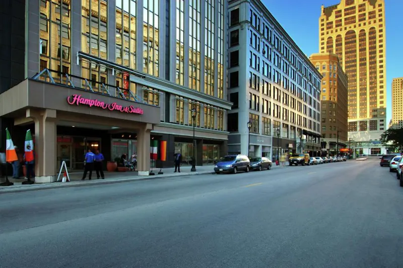 HotelWisconsinHampton Inn Suites Milwaukee Downtown Aussen