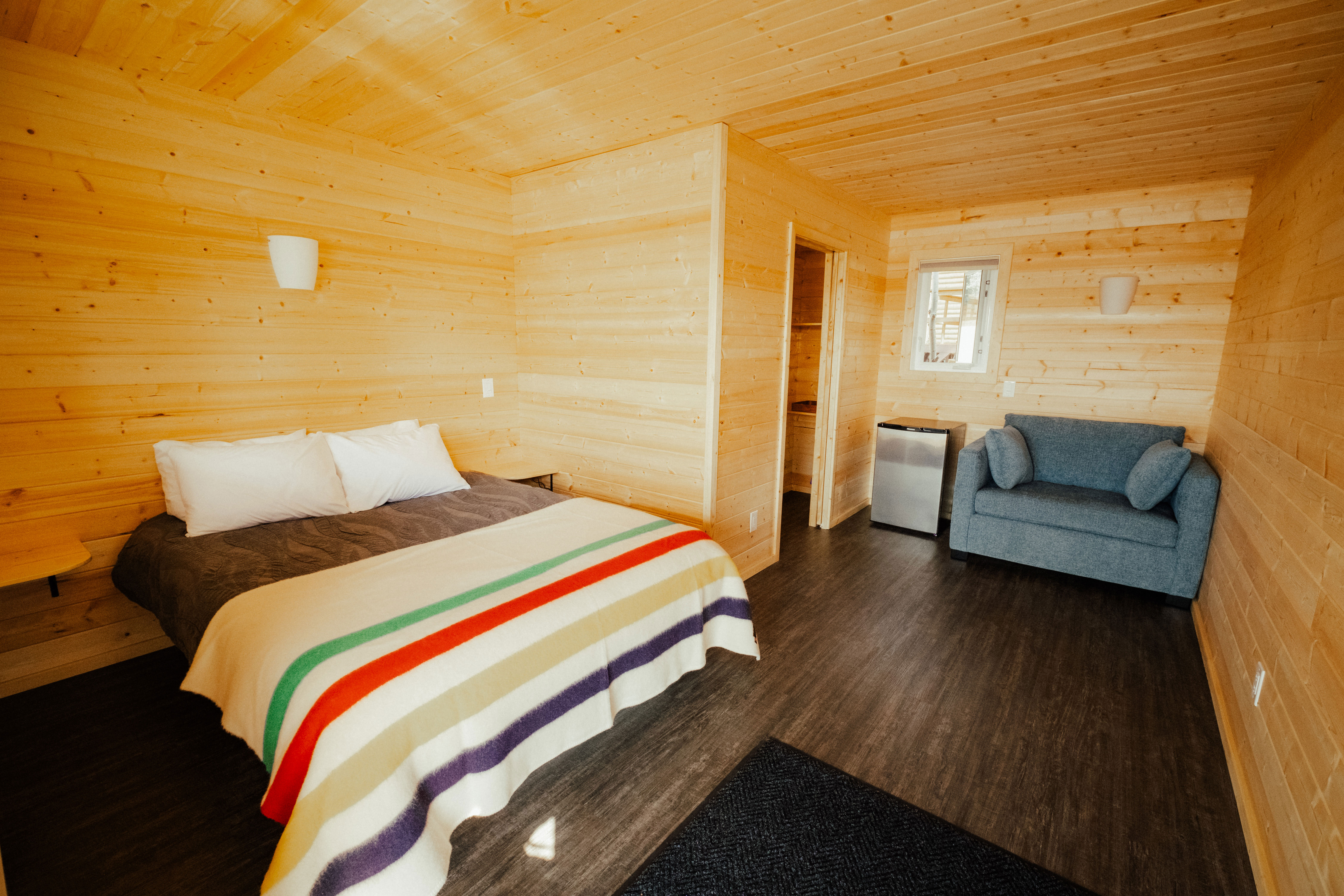 HDSaskatchewanTwin Falls LodgeZimmerbeispiel