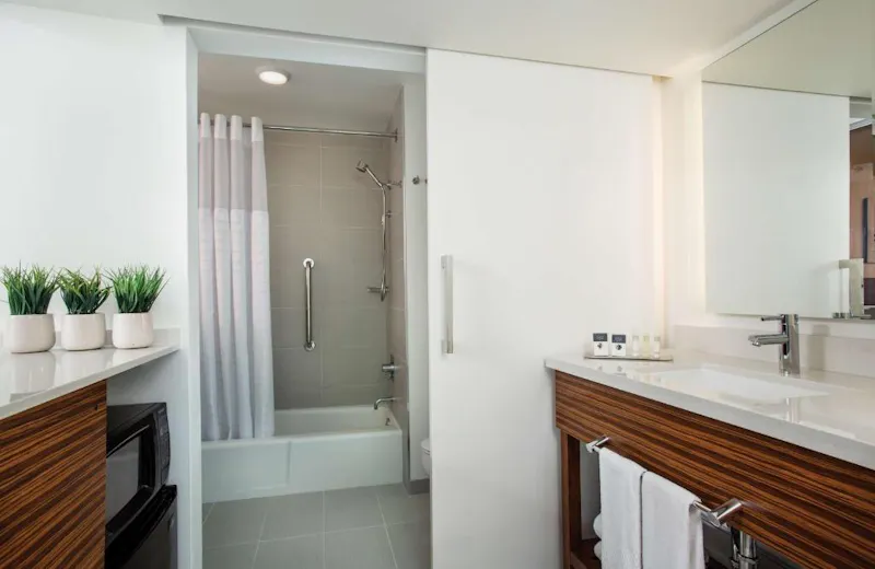 HDHotelHawaiiHiloGrand Naniloa HotelBad