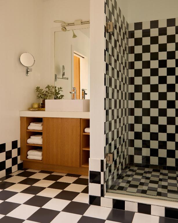 HDHotelBahamasEleutheraCoral Sands Inn Cottages Badezimmer