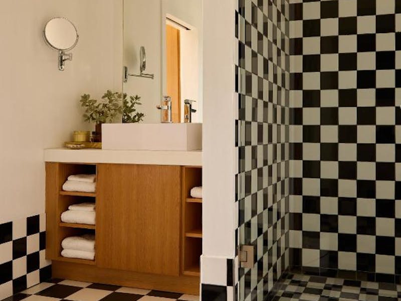 HDHotelBahamasEleutheraCoral Sands Inn Cottages Badezimmer