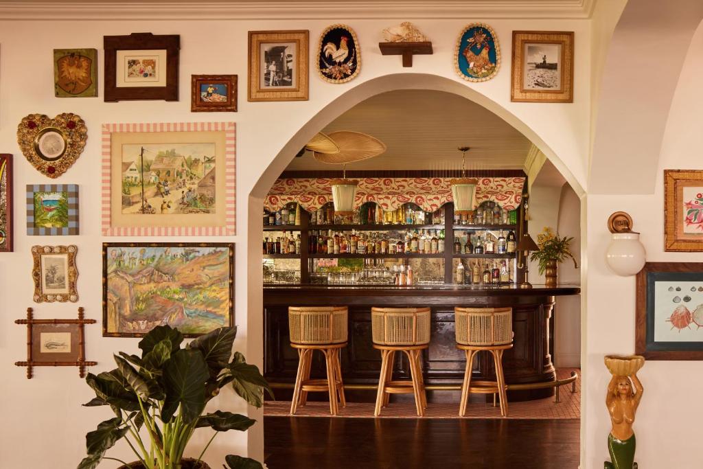HDHotelBahamasEleutheraCoral Sands Inn Cottages Bar