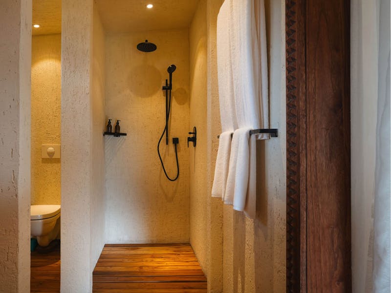 HDHotelTansaniaWilderness Collection Craters EdgeBad