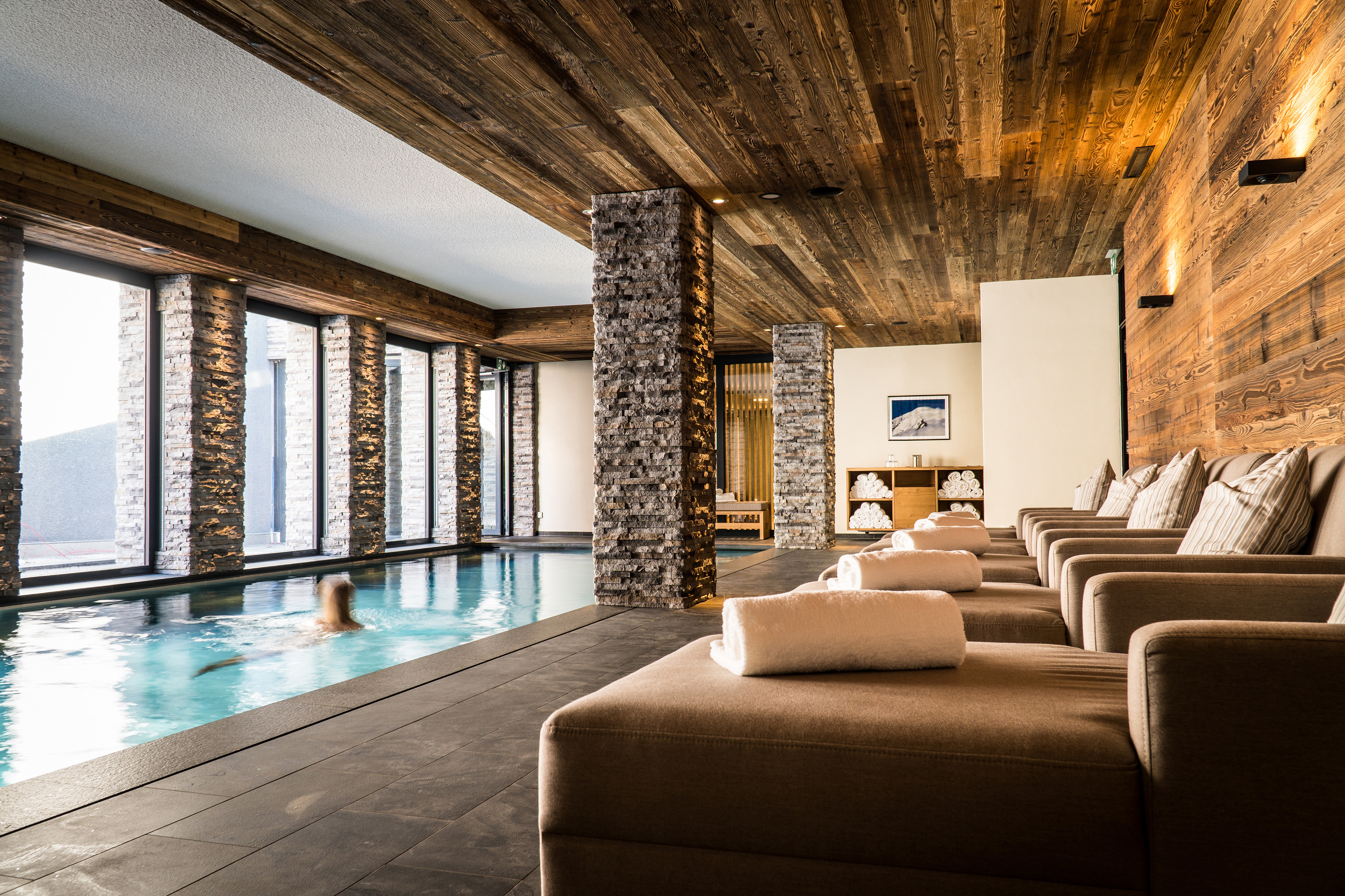 HDHotelSchweizThe CapraPeak Health Spa Pool 1